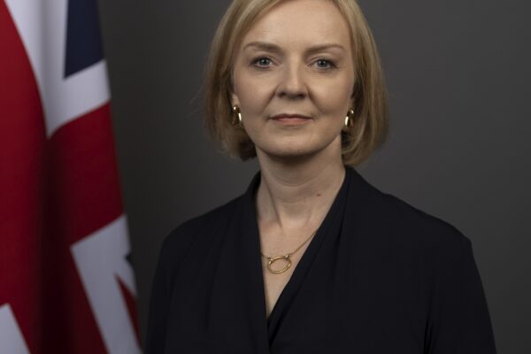 1920px-Official_portrait_of_Liz_Truss